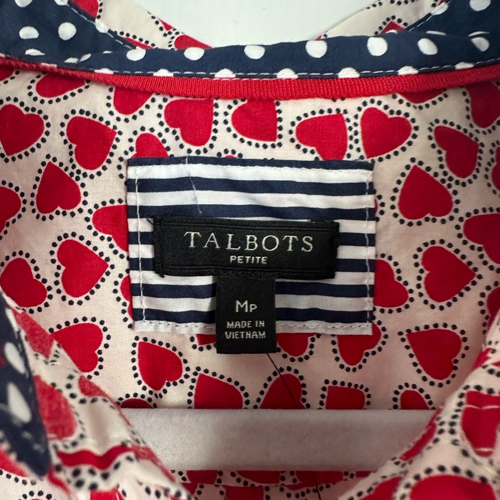 Talbots NWT Red White Heart Print Women’s Medium Petite Button Down Shirt - Picture 4 of 6